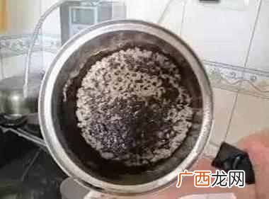 不锈钢锅烧黑了怎么办（生活实用小妙招，教你