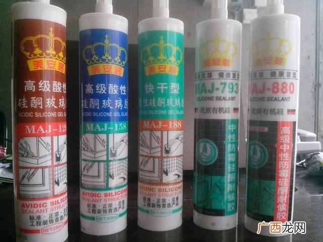 去除玻璃胶小窍门 玻璃胶怎么洗