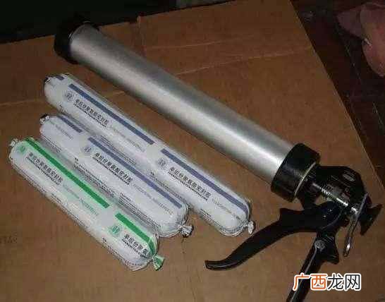 去除玻璃胶小窍门 玻璃胶怎么洗