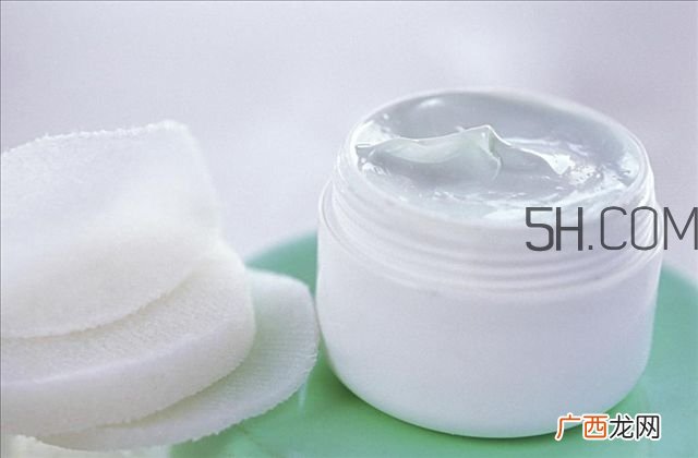 水乳眼霜的使用顺序 眼霜和水乳使用的顺序