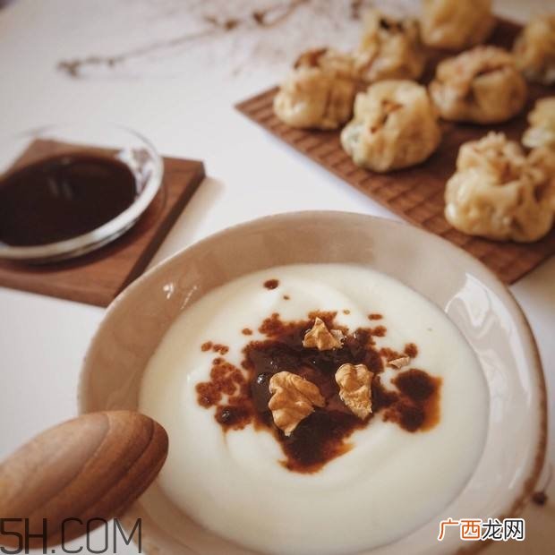 酸奶什么时候喝最好?睡前喝酸奶好还是牛奶好?