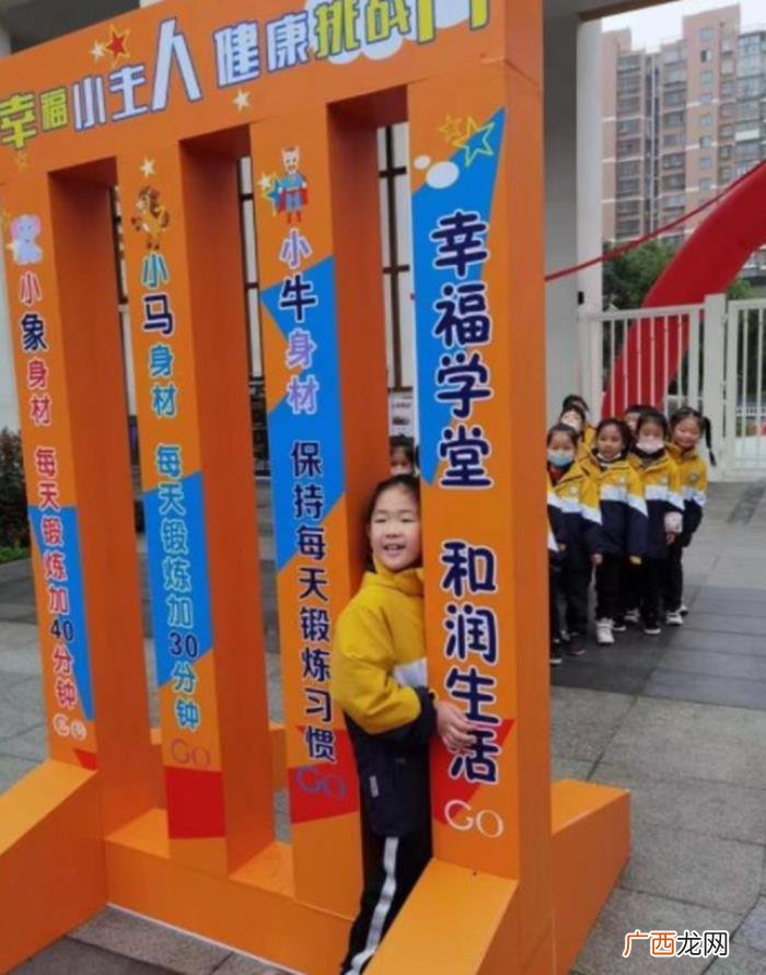 各个身高的标准腿长对照表，1米6-1米9男生身高体重对照表