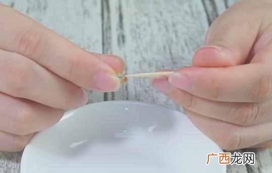 脂肪粒怎么去掉，一个妙招就可以解决！