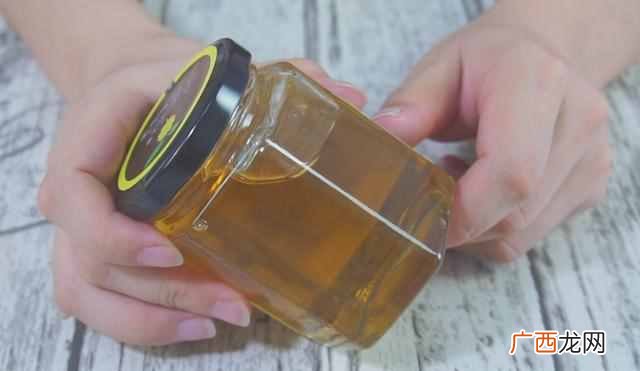 脂肪粒怎么去掉，一个妙招就可以解决！