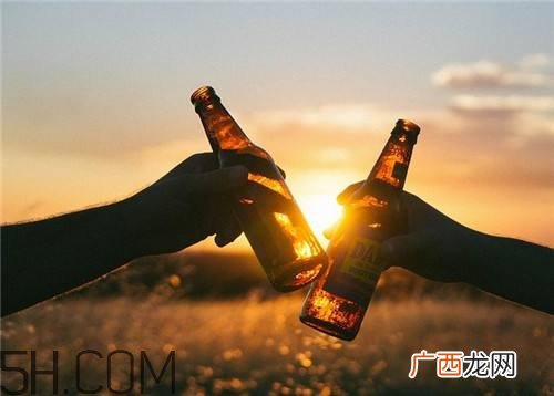 什么时候喝药酒比较好?喝药酒有什么禁忌?