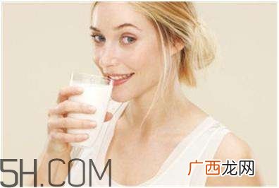 牛奶加蜂蜜的功效是什么？牛奶加蜂蜜可以减肥吗？