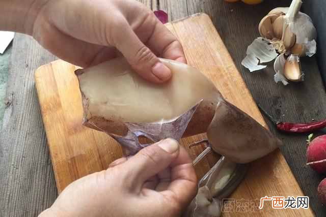 鱿鱼怎么处理，教你最简单的处理方法，这么做