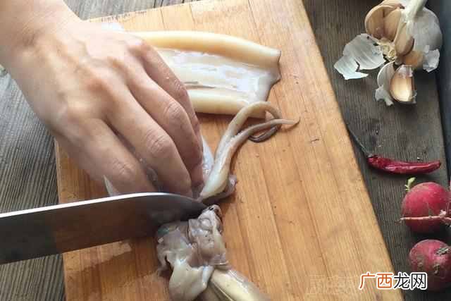 鱿鱼怎么处理，教你最简单的处理方法，这么做