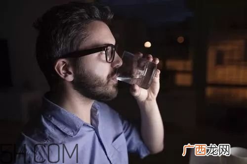 夜跑能喝水吗？夜跑多久以后才能喝水？