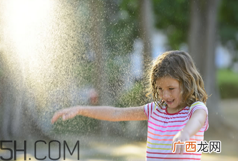 淋雨后要洗澡吗？淋雨后不洗澡会怎么样？