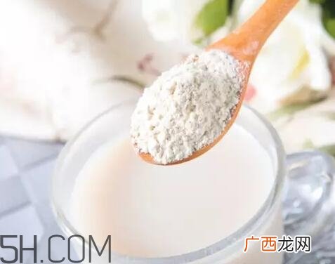 蛋白粉用开水冲泡好还是凉水冲泡好?用开水冲泡蛋白粉会不会影响营养价值?