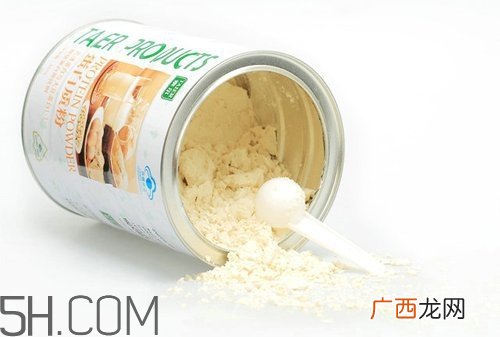蛋白粉用开水冲泡好还是凉水冲泡好?用开水冲泡蛋白粉会不会影响营养价值?