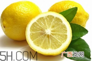 用柠檬水洗脸可以吗？柠檬水洗脸的功效是什么呢？