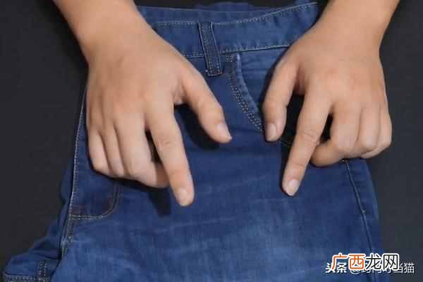 牛仔裤掉色怎么办,这么做绝对不掉色!