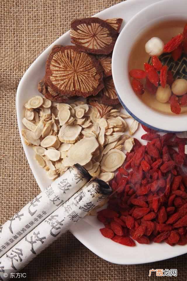脸上有斑怎么办，祛斑最有效的办法！