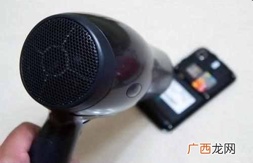 手机进水了怎么处理，只要几步就可以解决！