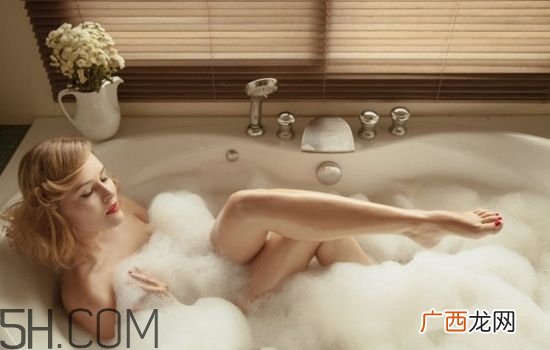冬天皮肤干燥用什么沐浴乳？冬天使用沐浴乳的注意事项有哪些？