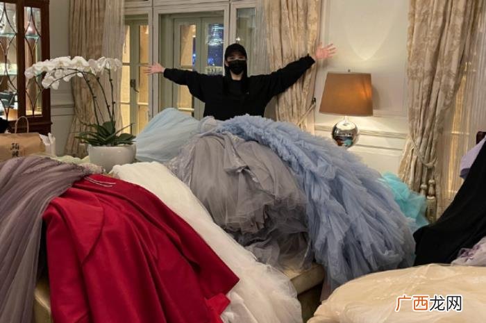 徐璐礼服事件，徐璐晒礼服被骂作秀