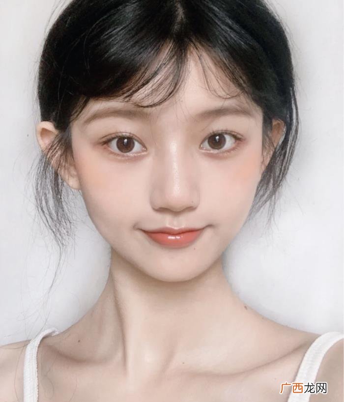 上嘴唇薄下嘴唇厚是什么唇形，判断自己是什么唇形
