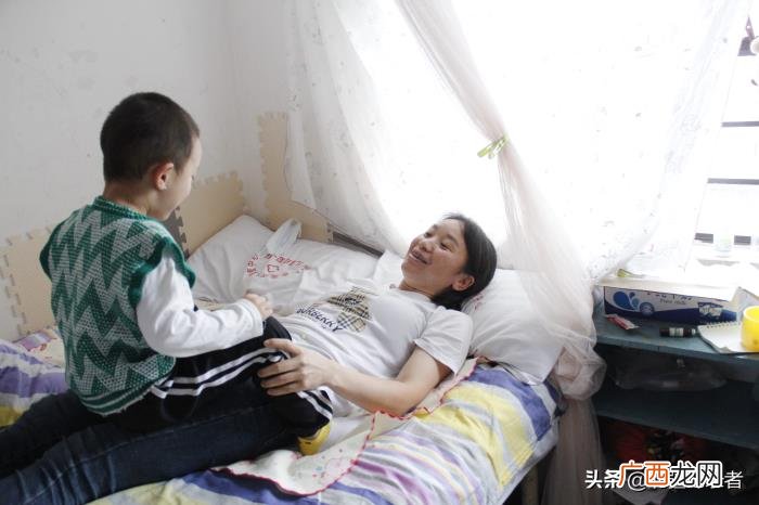 单亲妈妈带重症儿苦撑两年 单亲妈妈带男孩有多累