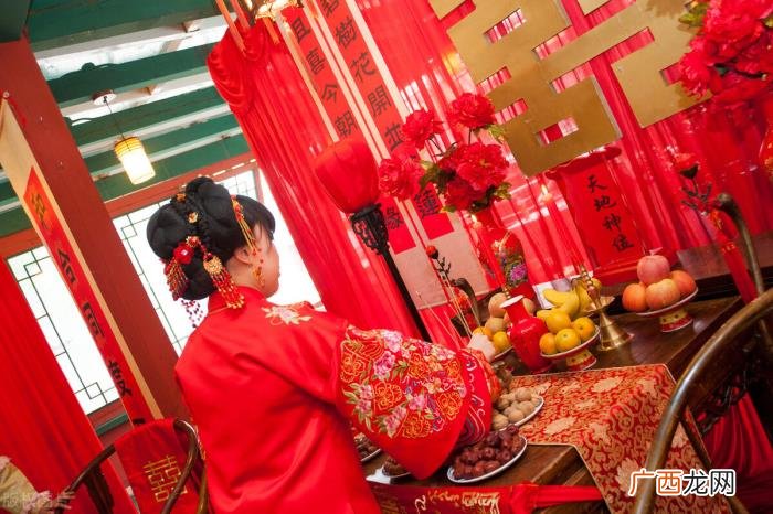 二婚女人结婚当晚会想什么 二婚出嫁当天要带上孩子吗