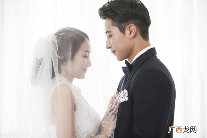 二婚女人结婚当晚会想什么 二婚出嫁当天要带上孩子吗