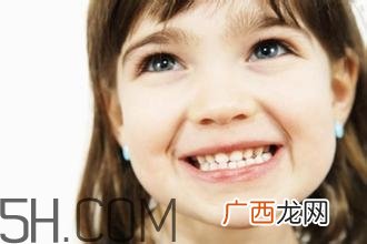 怎么用牙线？预防牙齿黄的方法