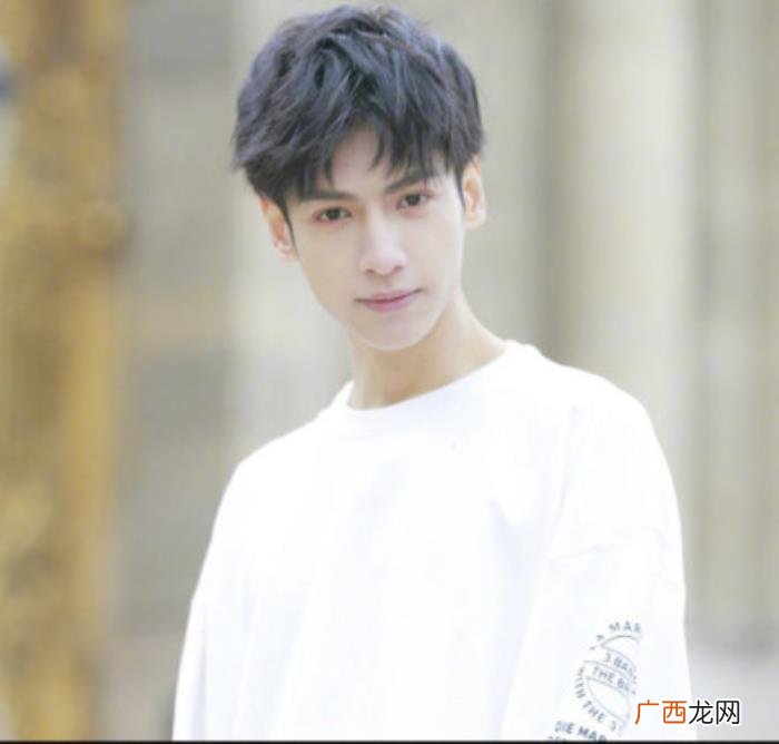 罗云熙辟谣，罗云熙发文辟谣团队人员变动随后删除