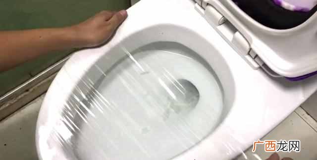 马桶堵了怎么办的小窍门，一壶开水就搞定的方
