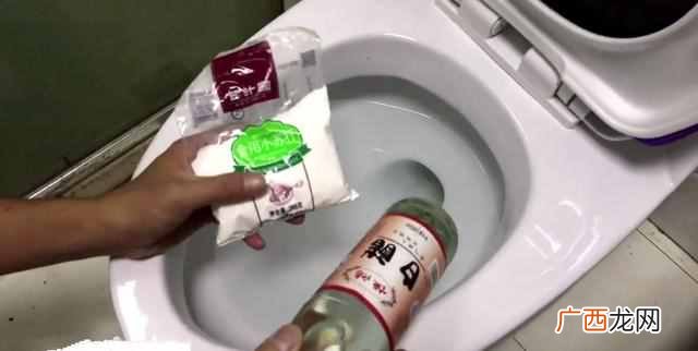 马桶堵了怎么办的小窍门，一壶开水就搞定的方
