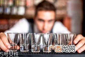 喝酒都会导致哪些癌症?消化道最先遭殃