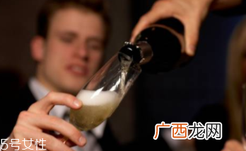 喝酒都会导致哪些癌症?消化道最先遭殃