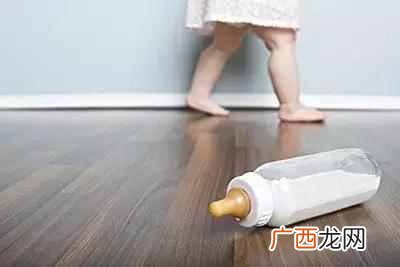教你几招立刻搞定 宝宝不吃奶瓶怎么办