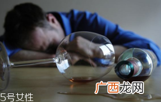喝多少酒算安全？有基因缺陷的中国人最好不要喝