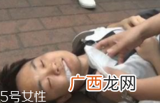 癫痫发作时怎么办？让他安静地做一个抽搐的患者