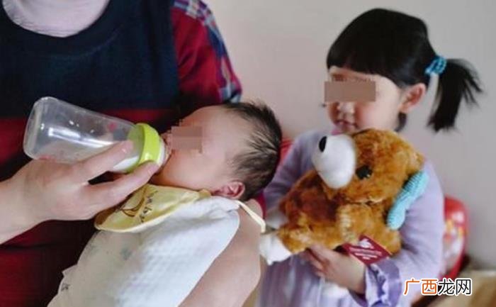 内心严重缺爱的女孩表现，身上的一些表现很明显