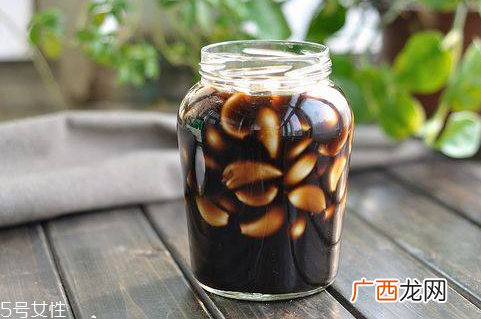 腊八蒜放冷的地方还是热的地方好？视情况而定