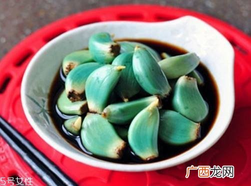 腊八蒜放冷的地方还是热的地方好？视情况而定