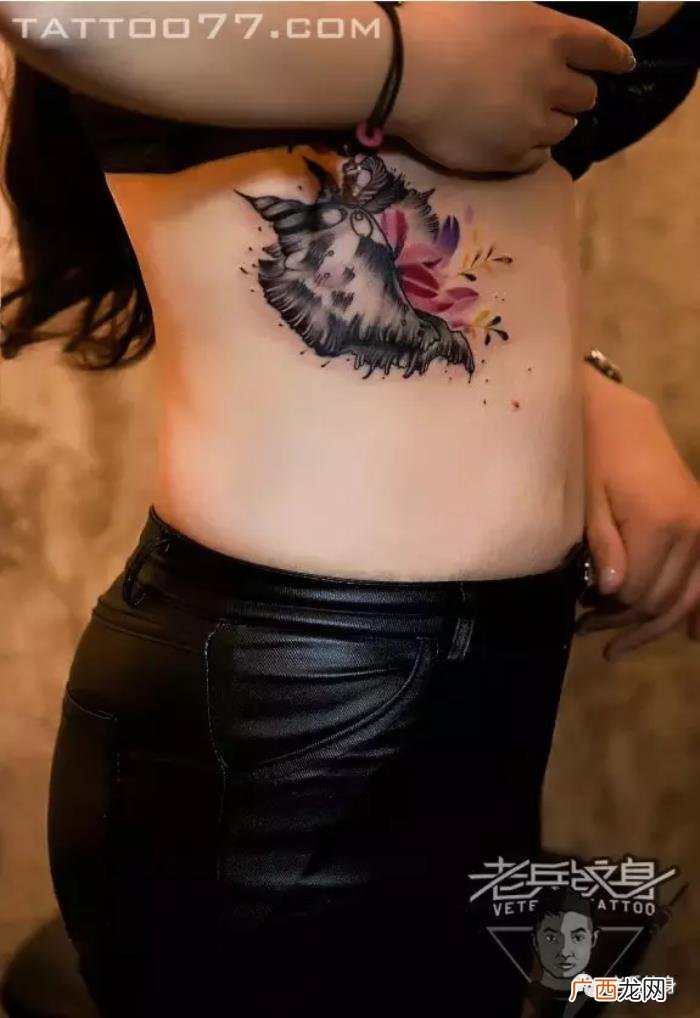 侧腰纹身图，老兵店内作品欣赏--女生侧腰纹身