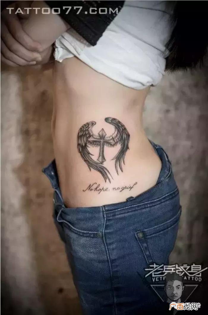 侧腰纹身图，老兵店内作品欣赏--女生侧腰纹身