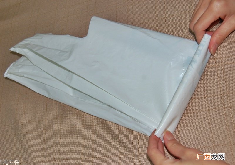 塑料袋收纳妙招图解4个收纳小技巧