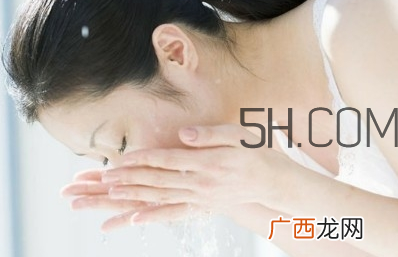 倩碧水洗卸妆泡沫霜怎么用_倩碧卸妆泡沫使用方法