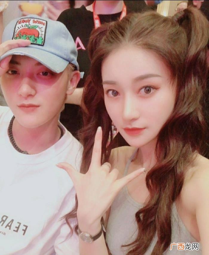 孙如云鹿晗，孙如云与鹿晗合影被指撞脸正牌女友