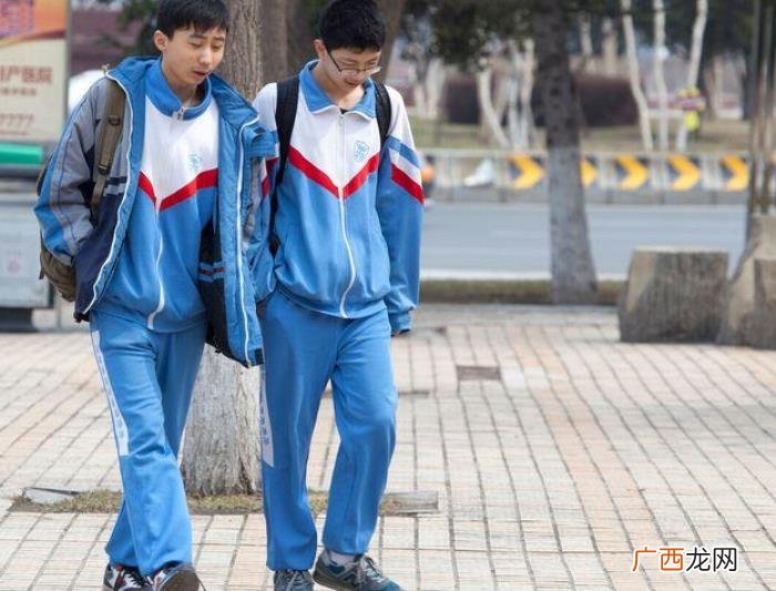 女初中生剪什么发型好看，初中生标准发型公开