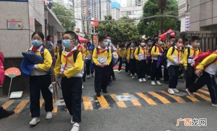 女初中生剪什么发型好看，初中生标准发型公开