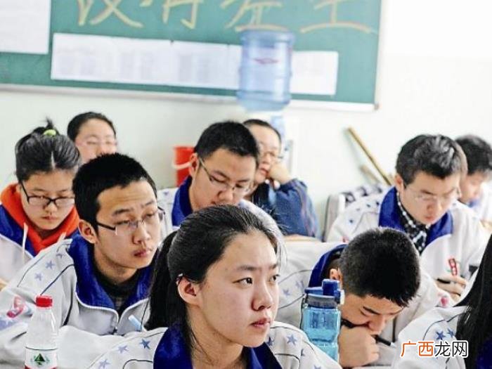 女初中生剪什么发型好看，初中生标准发型公开