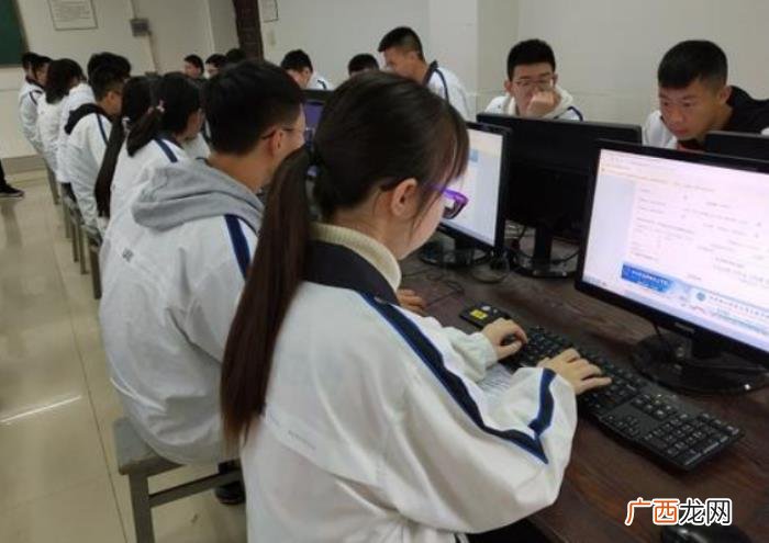 女初中生剪什么发型好看，初中生标准发型公开