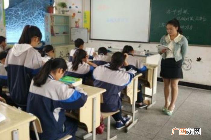 女初中生剪什么发型好看，初中生标准发型公开