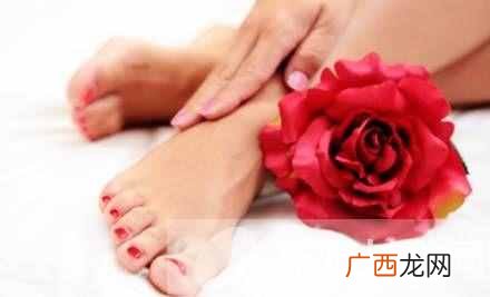 香港脚的症状有哪些，香港脚该怎么治疗！