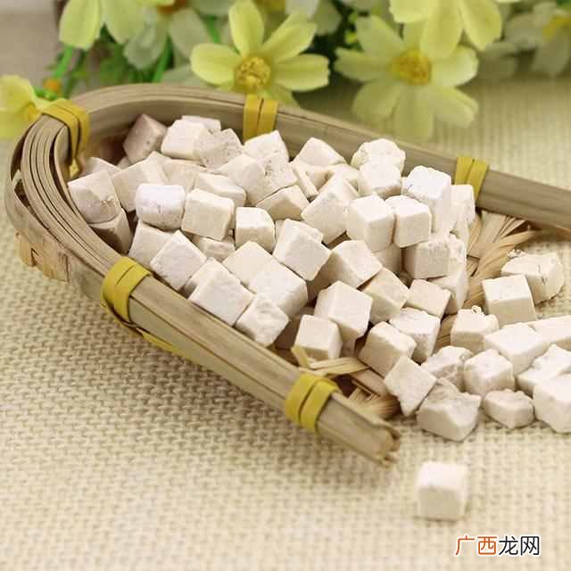 自制茯苓饼的做法，茯苓饼的功效有哪些！